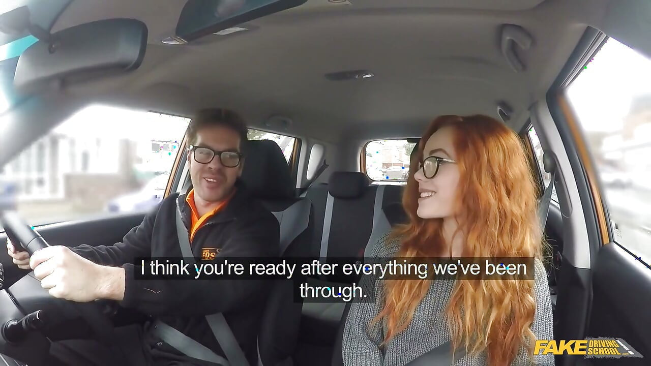 Fake driving school - la superbe rousse Ella Hughes supplie l’examinatrice de chance dans une vidéo de sexe hardcore
