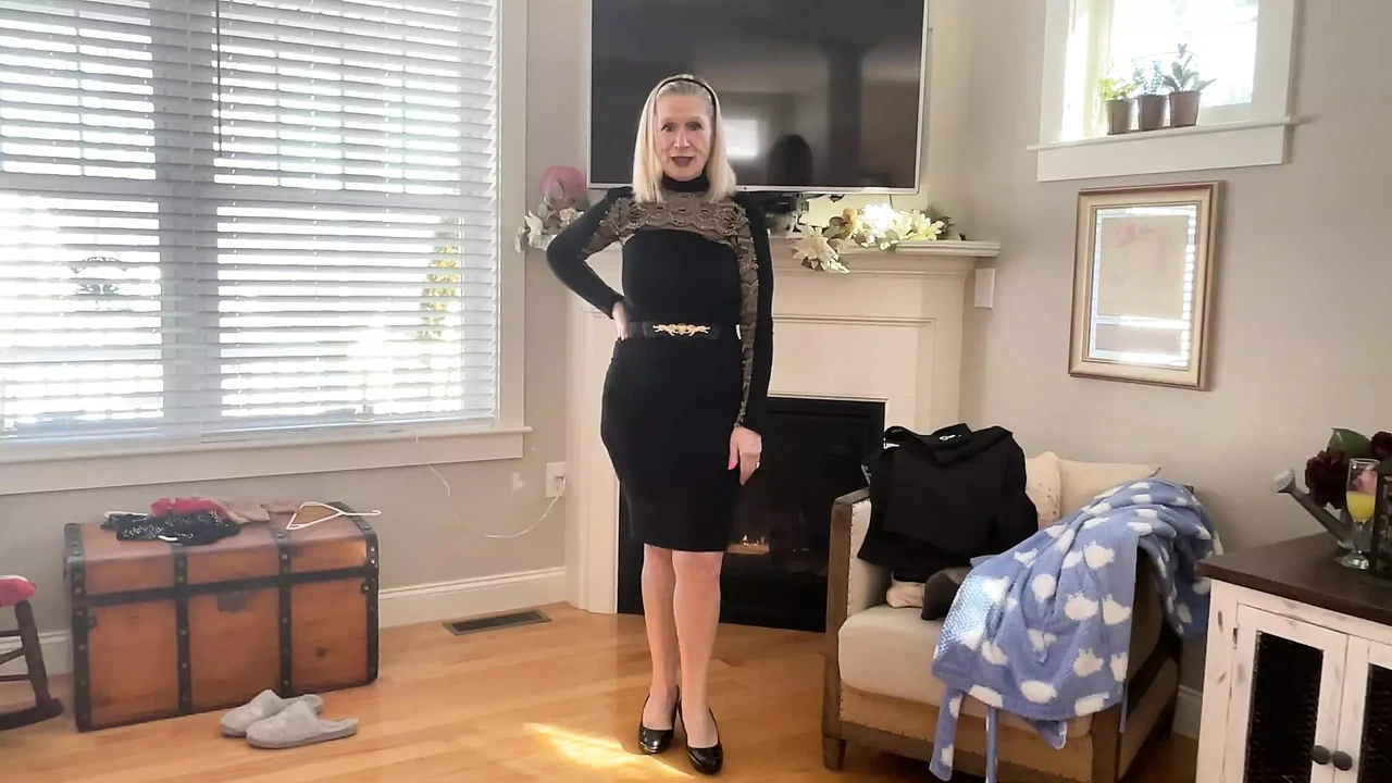 65 岁的奶奶在 Youtube 上展示她的红色丁字裤