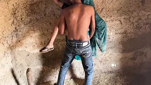 Soteli ibu tiri ke shath injoy di luar ruangan