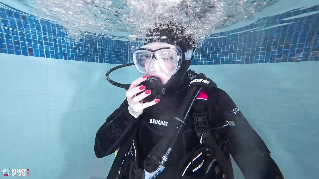 Tachinare cu bule: Instrucțiuni de masturbare subacvatice în gear complet scuba
