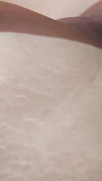 Tante seksi dengan memek aduhai ini suka banget dientot sama kontol raksasa pria kulit hitam"