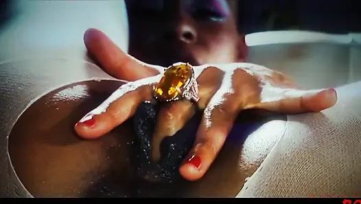 Angelika black dientot kontol besar pria kulit hitam sambil pakai paha warna hitam