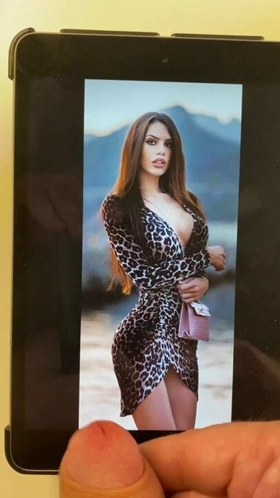 Cum tisztelgés - antonella fiordelisi