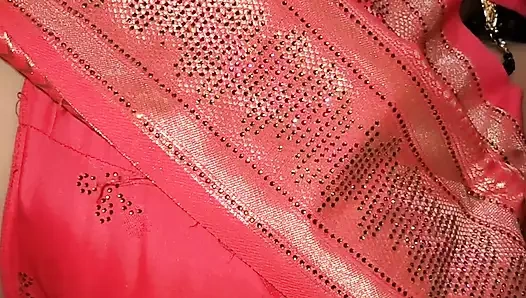 Yeni evli yenge ilk kez sikişiyor ve sert sikişiyor Hintli seksi emiyor