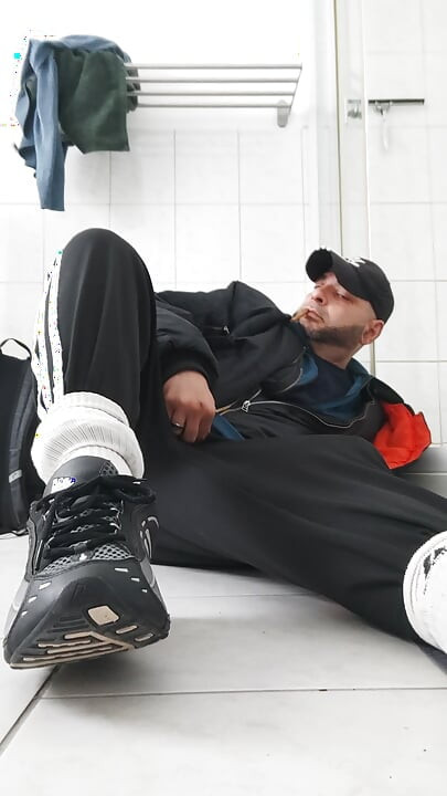 To Get Horny in the Wc, Dirty, Smelly, Wett. Dj -bro