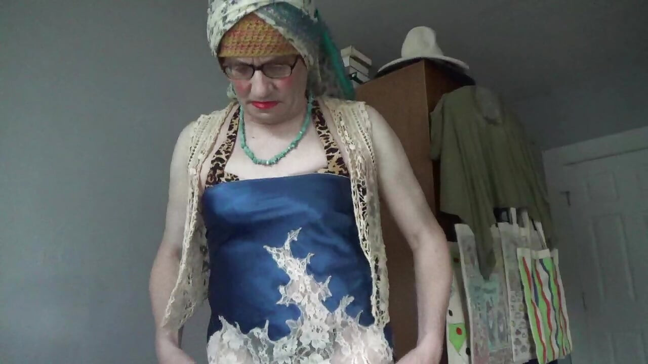 Ladyboy Serge Ave-Lusin. 2026jb