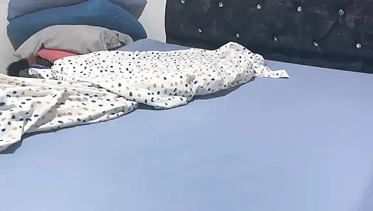 Yanımda bir yarak istiyorum