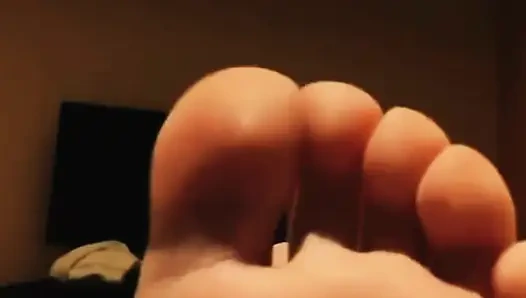 Florida'da bir odada her gün mastürbasyon yapıyor ve ona sohbette mesaj atmasını bekliyor