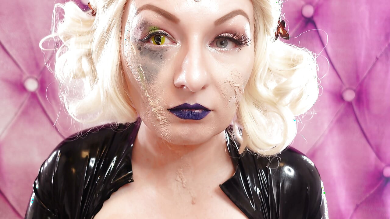 Make-up mit Narben im Prozess - mit flüssigem Latex und Baumwollwolle. (Arya grander)