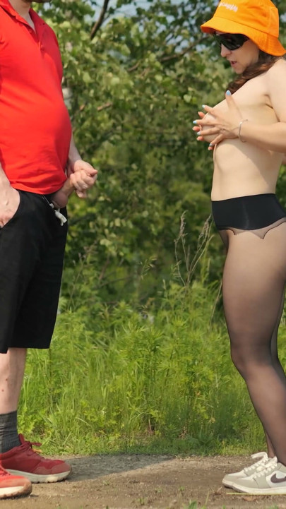 omg...STRANGER AND A DIRTY WEBCAM MODEL OUTDOOR | Clip 1