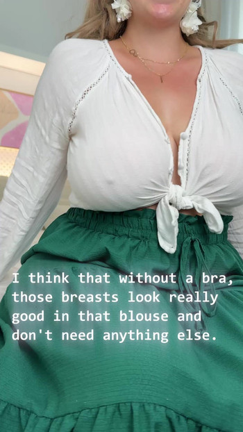 مهذب جبهة مورو تهز ثديها مثل الحقائب ، مظهر رائع