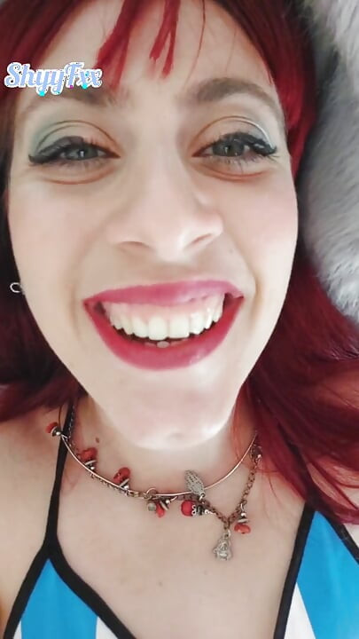 Shyyfxx pelirroja caliente celebra la victoria argentina con su amiga de confianza