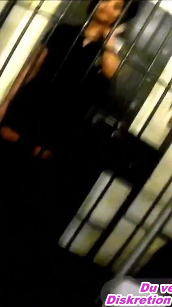 Ağıza boşalma anı "Alman latina polis kız sikikleri içinde cezaevi bir büyük horoz adam"