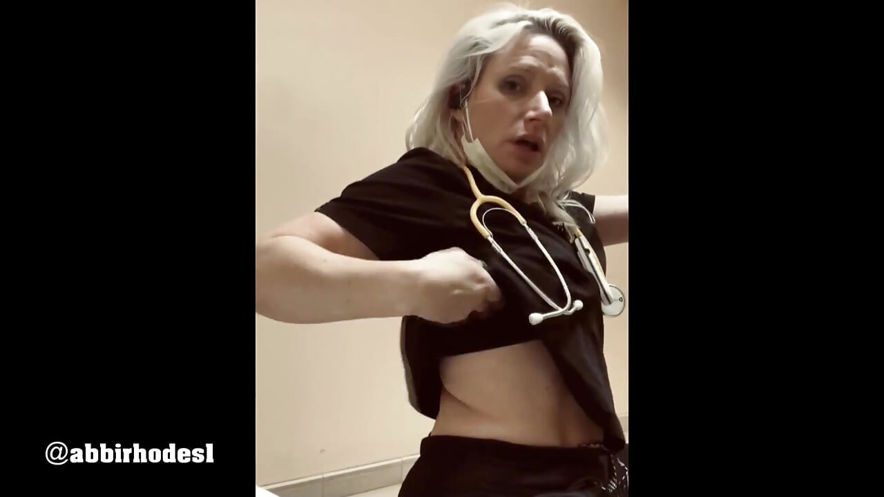 Abbi Rhodes अभिनीत आपके चेक-अप का समय