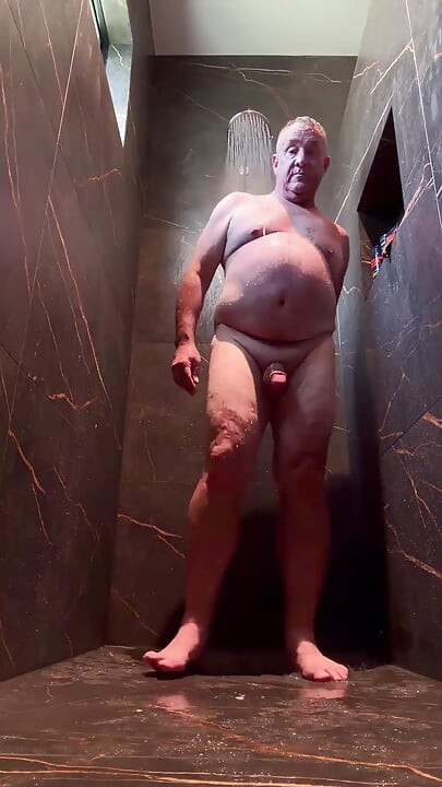 อาบน้ําแก้ผ้า