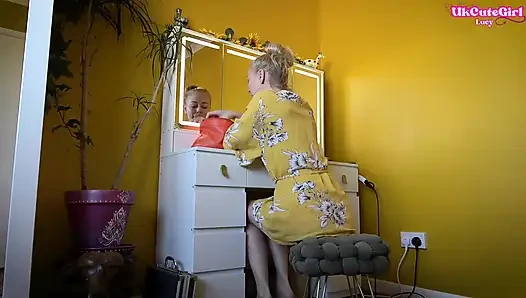 Tante seksimu mergokin kamu lagi nonton: jilat memekku sambil ngocok kontolmu