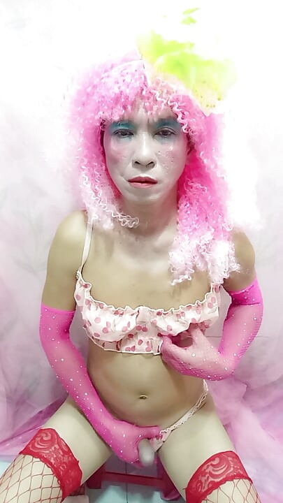 Oanh Le transgender i sexiga kläder