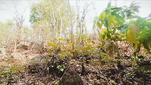 Aku senang membawa pacarku ke hutan dan menidurinya.