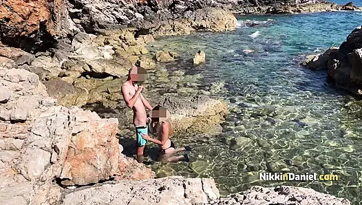 Я встретил сексуальную блондинку на пляже с великолепной задницей, и мы занялись страстным сексом в лагуне - Nikki и Daniel