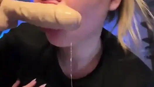 Jucielussie lagi asik nyepong kontol sampai dicrot di dalam - close up
