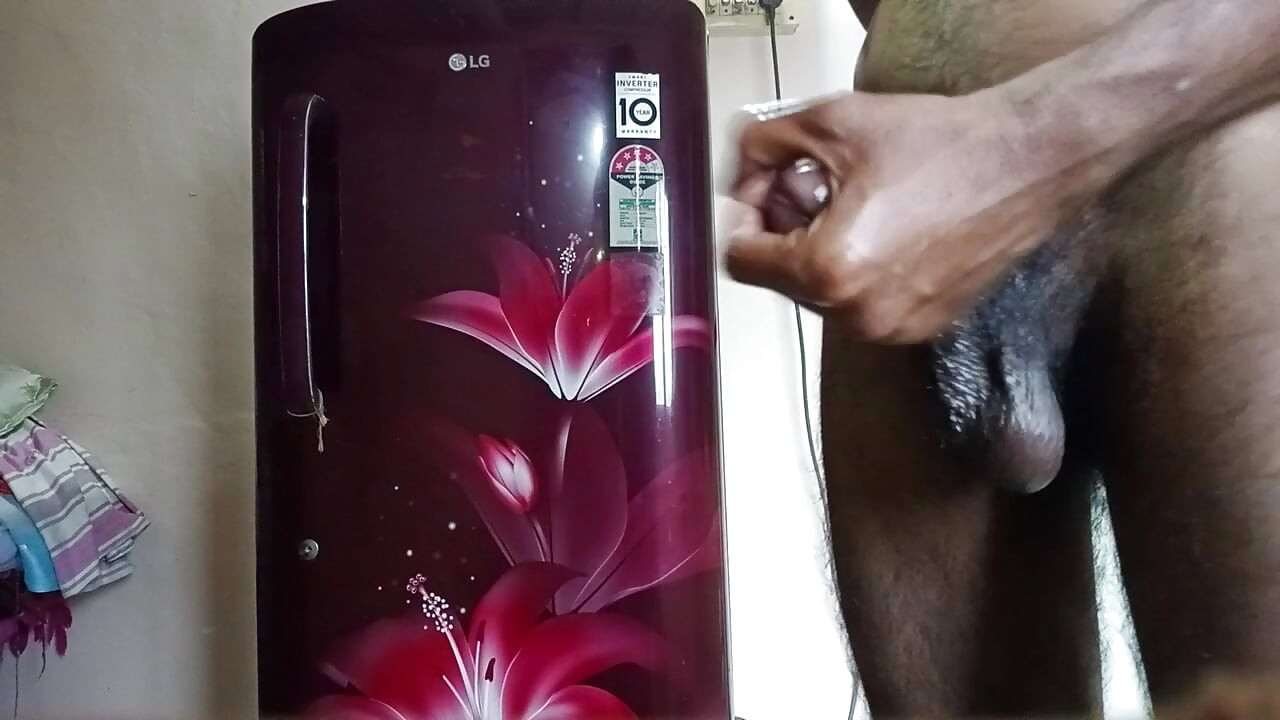 Samne wali sexy aur hot bhabhi ka sexy figure Dekh kar lund hilane ka mood ho gaya