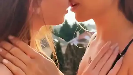 Hot lesbians kissing