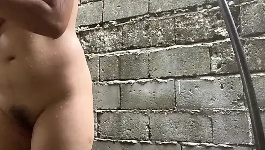 Tonton aku lagi mandi sambil fingering memekku