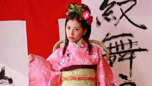 Ama de casa japonesa Ran Monbu es infiel, sin censura