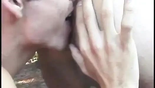 Eşcinsel ormanda sikişiyor