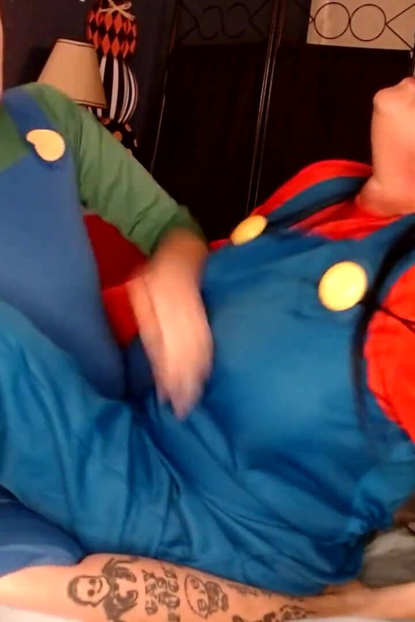 Lesbian Cosplay Mario and Luigi Scissoring