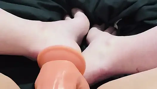 Развлечение с большим дилдо