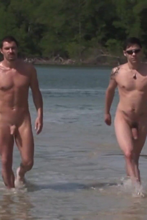 Loira gata leva 2 paus