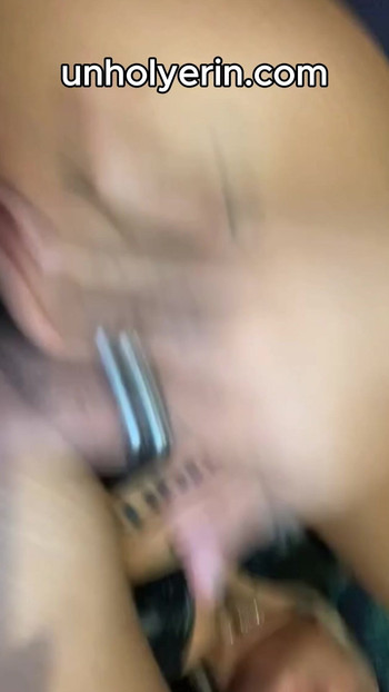 Tetovaná goth je tak nadržená prstění, tvrdé a hluboké její těsné kundičky