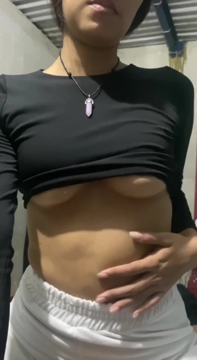 拥有完美乳房的18岁继妹玩弄我的鸡巴 | 短片 1
