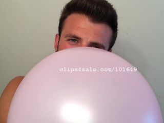Balloon fetish - chris che soffia palloncini