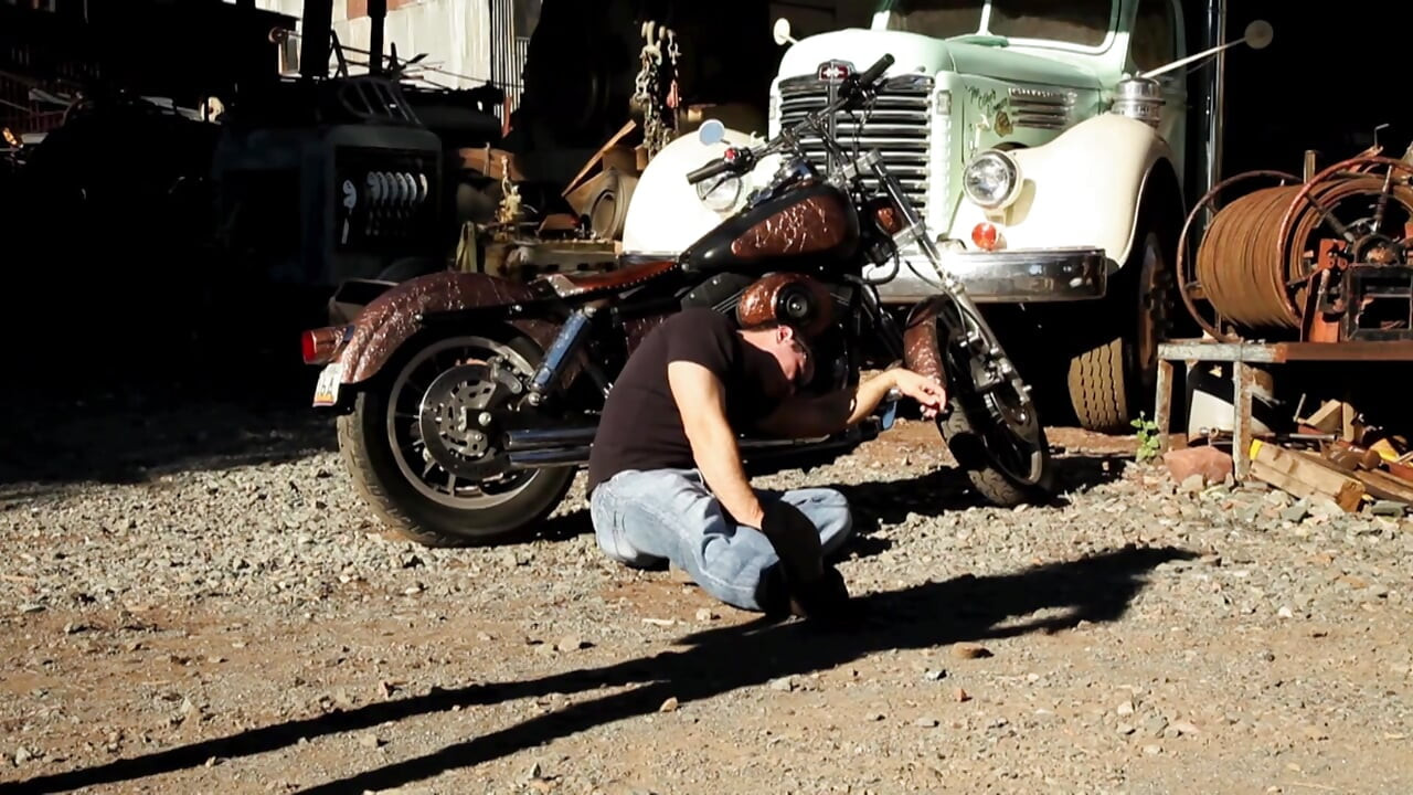 Thiên thần tóc vàng bị xe hơi đụ