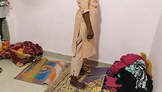 sama saudara tiriku hari ini, nggak ada orang di rumah