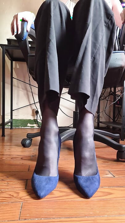 Sissy Claire plays with a vibrator while doing a footjob to a dildo