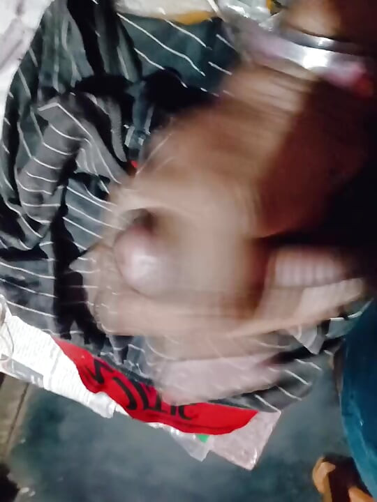 Amateur, séance de caresses de bite en solo dans un lit, papa bite amateur, masturbation, branlette, gros papa bite amateur o di