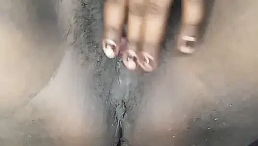 Yeni evli tatminsiz yenge ıslak amcığı parmaklıyor orgazm mastürbasyonu