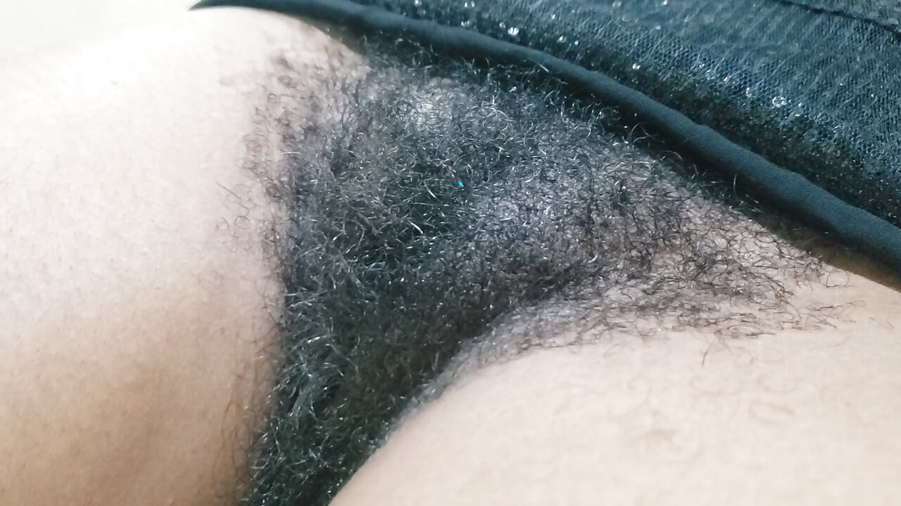 털이 무성한 보지 갈색 머리 밀프 밀프 밀프 클로즈업 영상