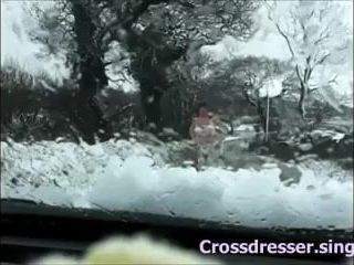 Развлечение кроссдрессера Candi на снегу