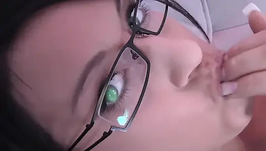 Снимаю на видео грязную домохозяйку, стонет с дилдо в ее мокрой киске