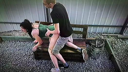 Hardcore sex in der Öffentlichkeit im freien: ein paar im park