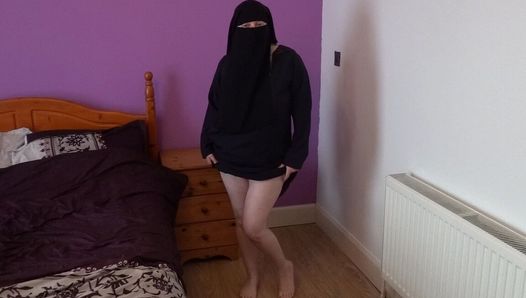 Dancing in Burka and Niqab in Bare Feet and Masturbating