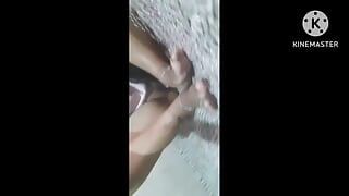 Indische Desi hete vrouw Happynm speelt en duwt haar borsten en vingert haar poesje en anale neukpartij