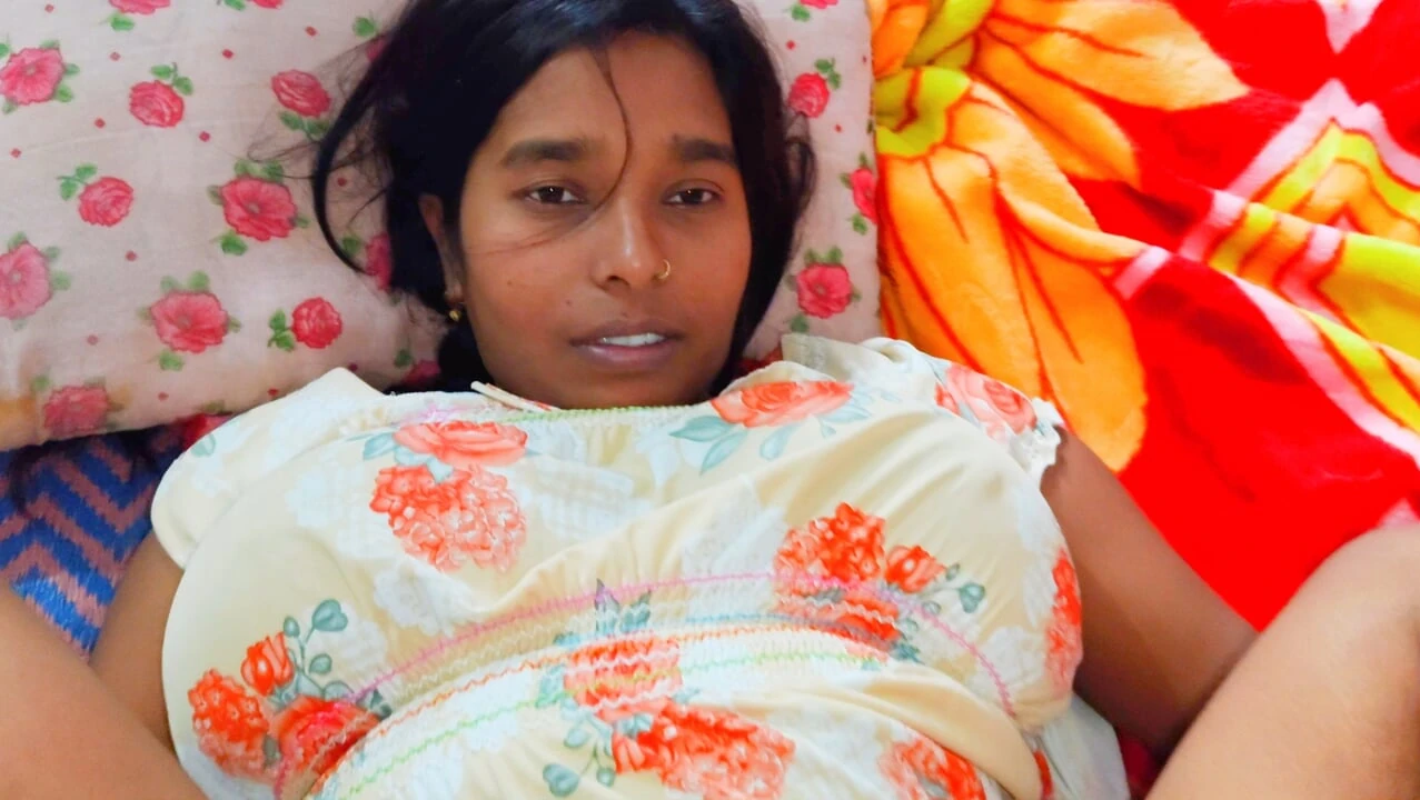 Father & daughter hot pussy sex - Father aapne beti ki chut me aapna land dal rahe he.