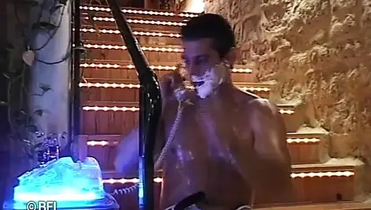 Vollbusige alte MILF bekommt arschfick in einem heißen dreier