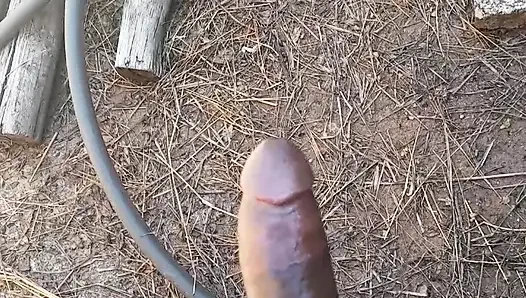 Mello Sins dışarıda yarağını okşuyor
