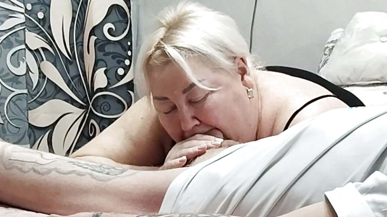 सास मेरे लंड को अपने मुंह से तब तक सहलाती है जब तक कि मेरा वीर्य नहीं निकल जाता